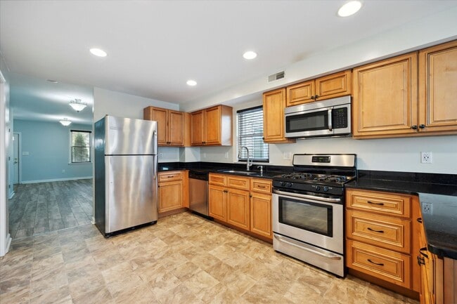 Building Photo - 3 Bed 1.5 Bath Twin in West Chester Borough!