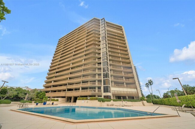 Building Photo - 2901 S Bayshore Dr