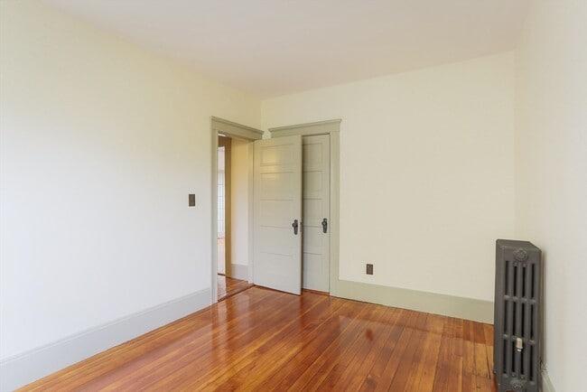 Building Photo - 31 Roslyn St