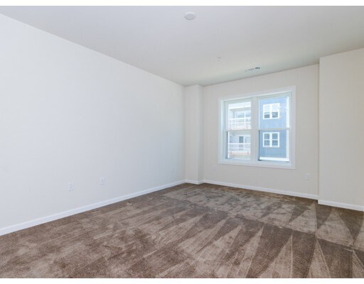 Building Photo - 130 University Ave