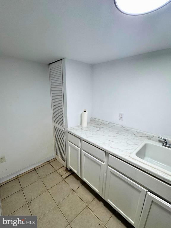 Building Photo - 548 Radnor Ave
