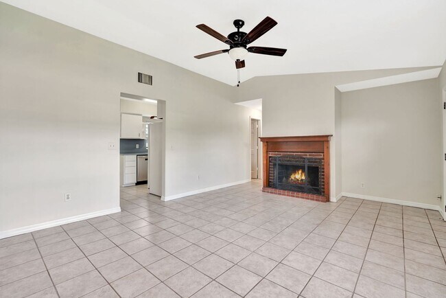 Building Photo - Beachside Bliss in Hobe Sound – Move-In Ready with Room to Roam!
