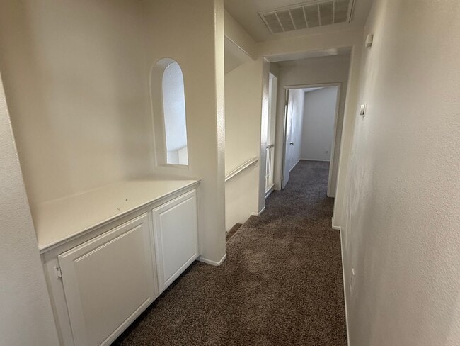 Building Photo - Brentwood Community- Centrally Located- 3 ...
