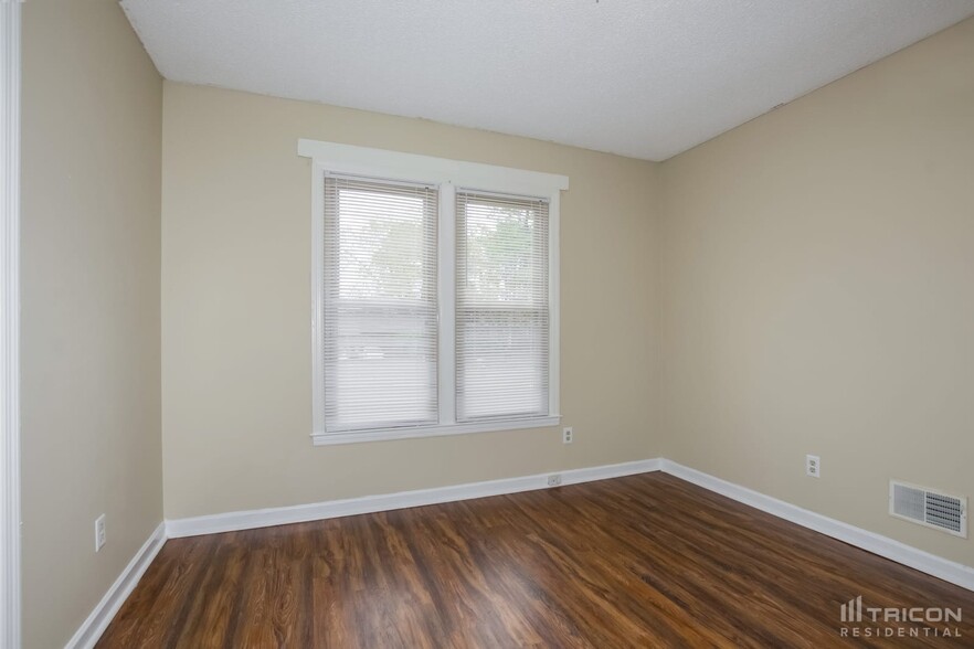 Building Photo - 136 Glenshannon Dr