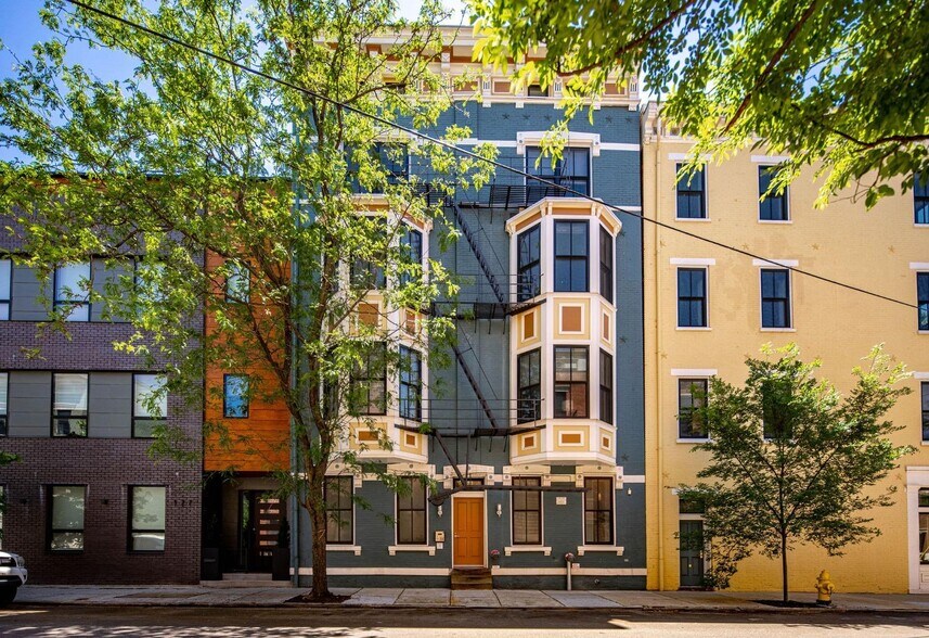 Exterior Front - 131 W 15th St