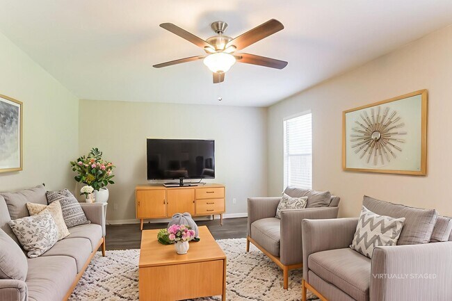 Building Photo - 1910 Emerald Pathway Dr