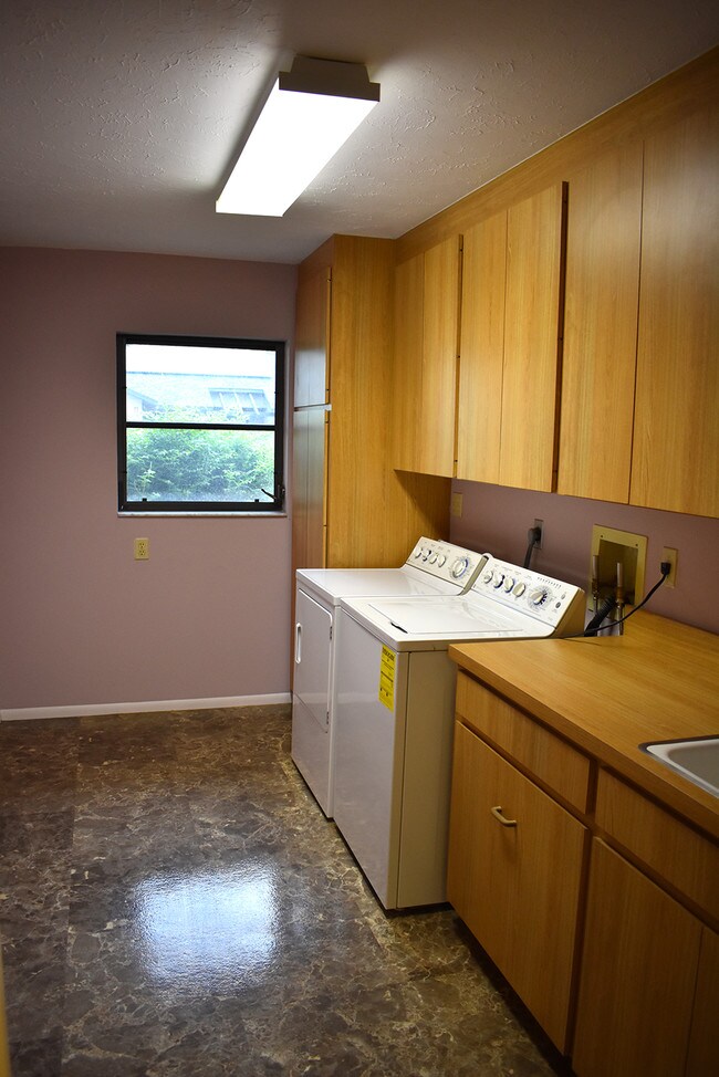 Laundry Room - 107 Hourglass Dr