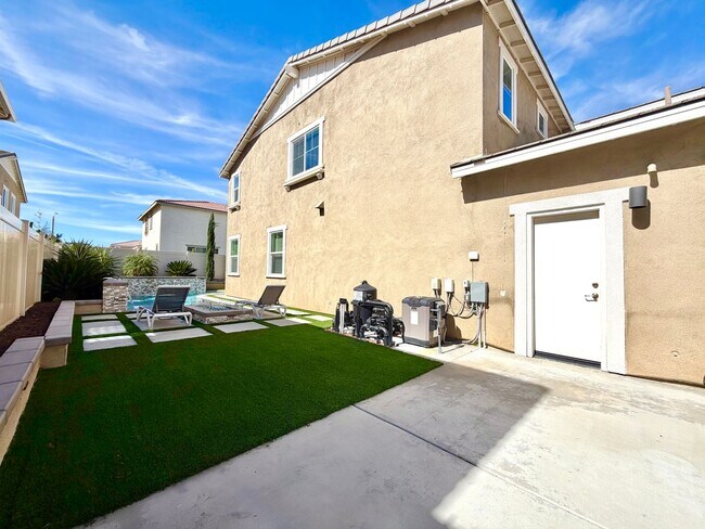 Building Photo - Resort-Style Pool Home with Mother-in-Law Suite,  RV Access & Included SOLAR Near Heritage Lake