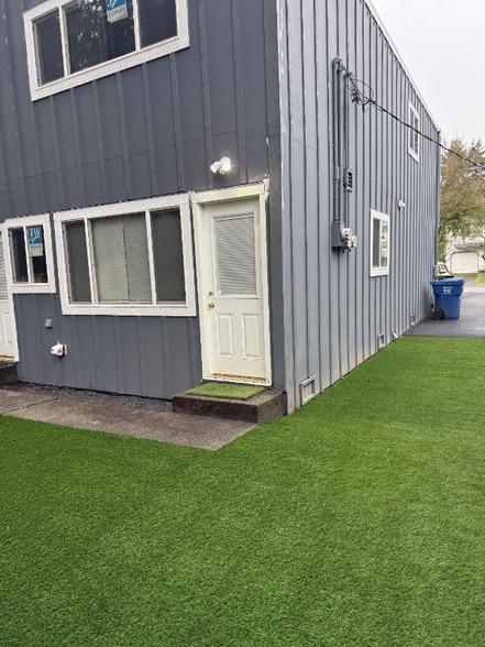 Building Photo - 14330 Stone Ave N