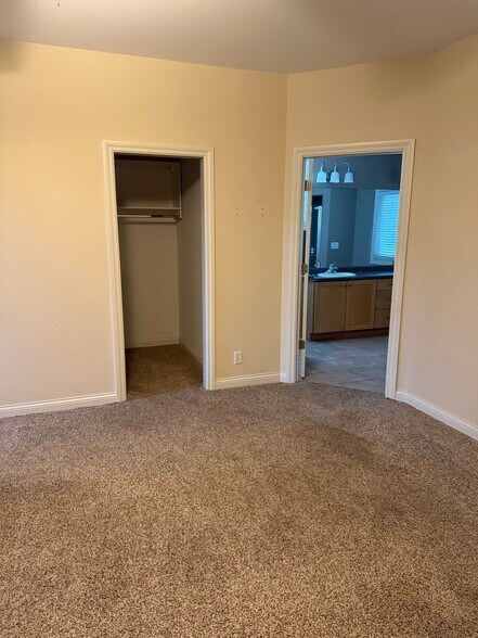 Building Photo - 4892 Monarch Dr