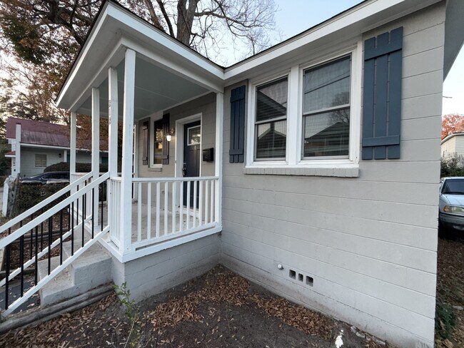 Building Photo - 212 Romney St