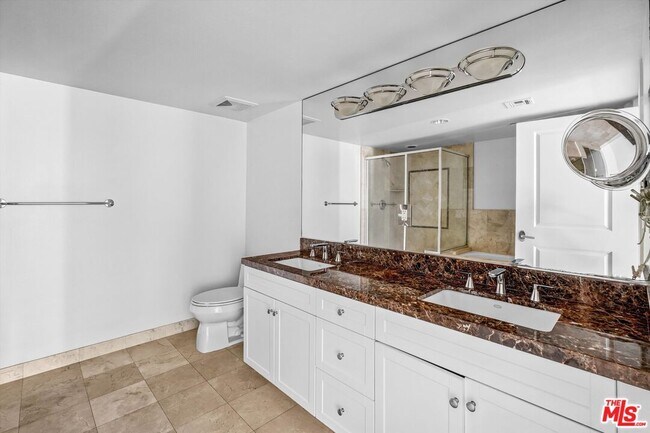 Building Photo - 7249 Franklin Ave