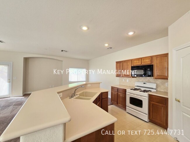 Building Photo - 3 BEDROOM TOWN-HOME IN NORTHWEST LAS VEGAS...