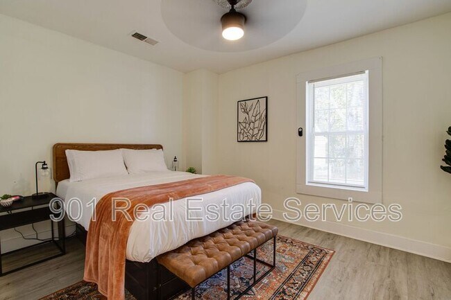 Building Photo - 1954 Manila Ave