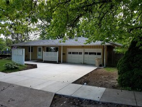 Building Photo - 3 Bedroom Home - Great Location - Available Soon
