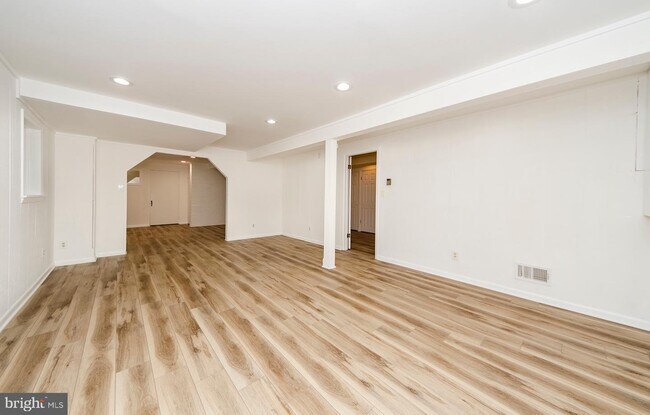 Building Photo - 628 Tazewell Rd NW