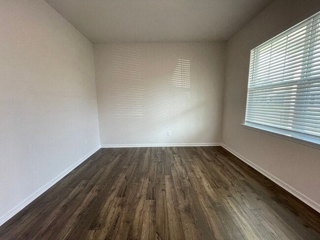 Building Photo - 11009 Austin Estates Dr