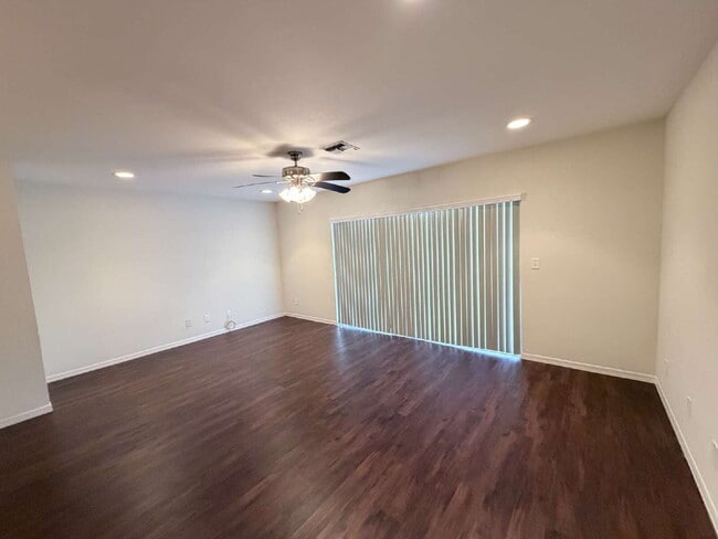 Building Photo - 2 Bedroom Lakeview Winter Haven Home Now Available for Rent!