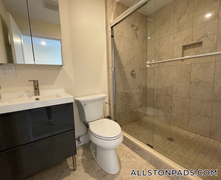 Building Photo - 1028a Commonwealth Ave