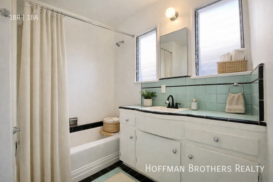 Building Photo - 1232 Ridgeley Dr