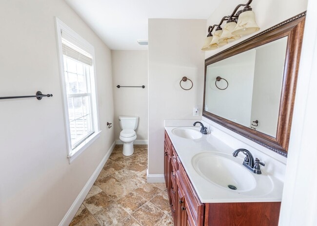 Building Photo - 5 bedroom home