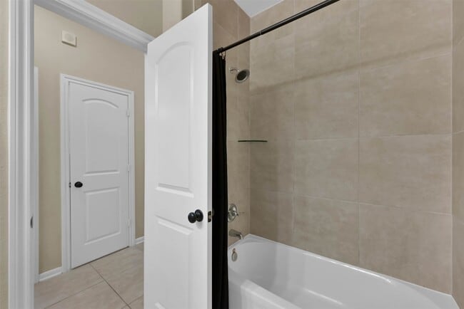 Building Photo - 210 Cheswood Forest Pl