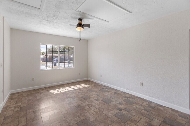 Building Photo - 4559 33rd Ave N