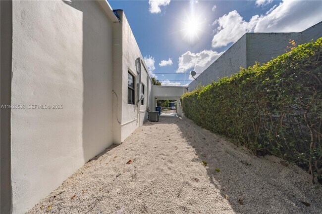 Building Photo - 807 NW 51st St