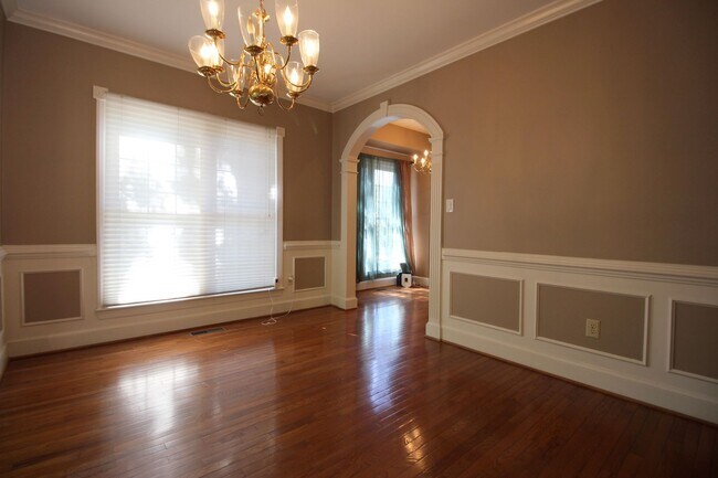Building Photo - Brick-front Colonial
