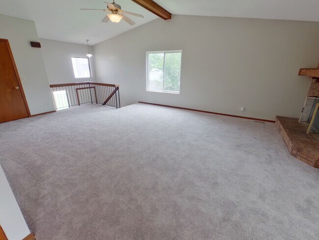 Building Photo - 1730 S Beech Ct