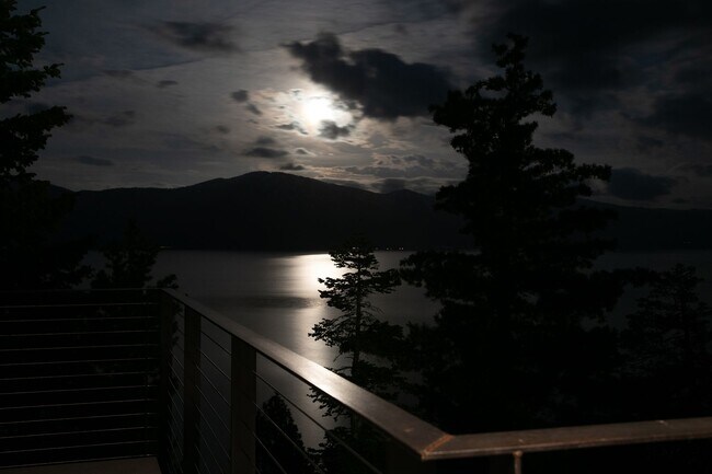 Building Photo - Architectural gem