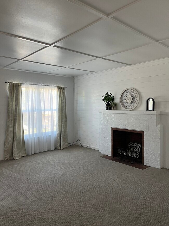 Building Photo - 214 Bird Ct