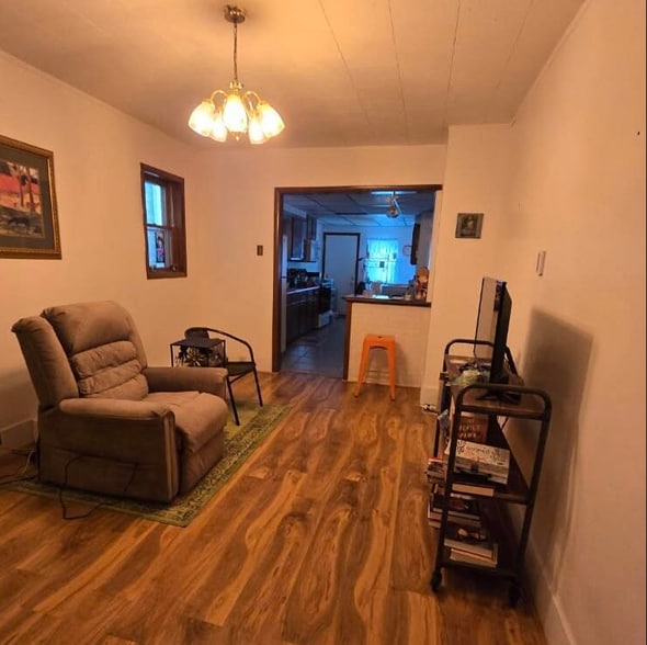 Primary Photo - 454 Fern St