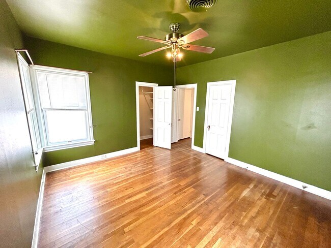 Building Photo - 1627 Schley Ave