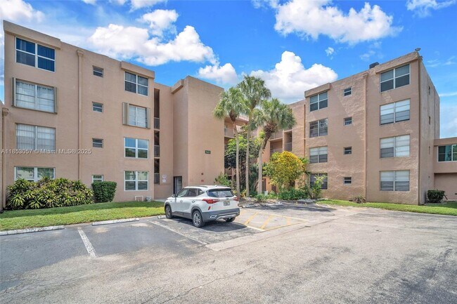 Building Photo - 9431 Live Oak Pl