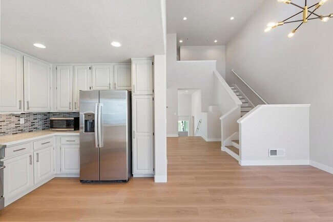 Building Photo - 845 Columbia Cir