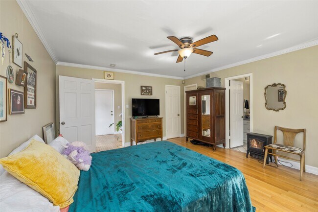 Building Photo - 2415 Dunlavy St