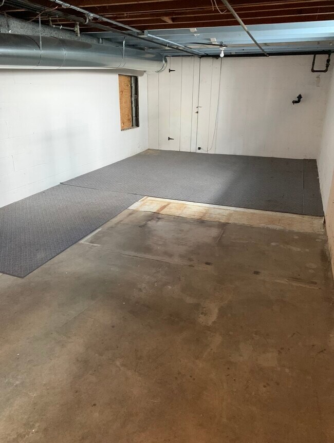 Building Photo - 3323 Bryant Ave S