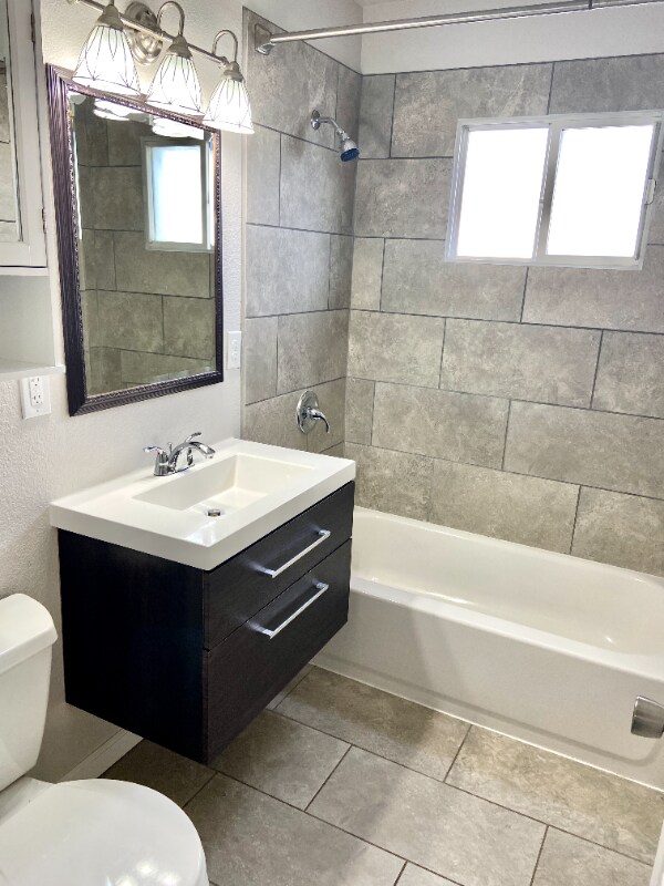Building Photo - 305 Redwood Dr