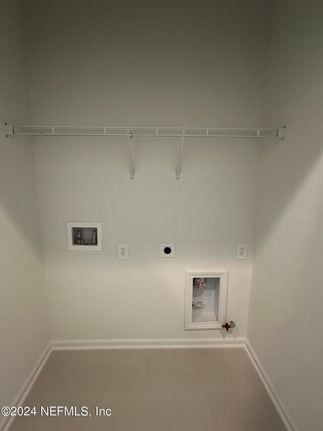 Building Photo - 545 Brandon Lks Dr
