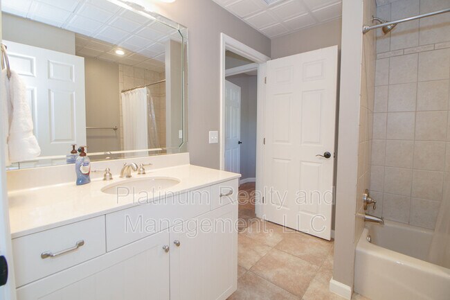 Building Photo - 202 Breakers Bnd