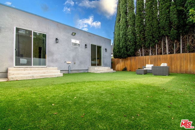 Building Photo - 307 S Citrus Ave