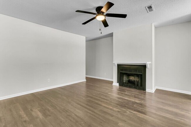 Building Photo - 216 Parlor Dr