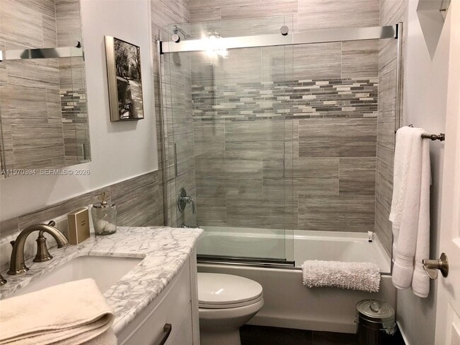 Building Photo - 621 NE 8th Ave