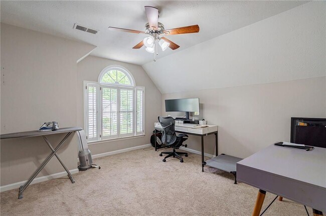 Building Photo - 8895 Club River Dr