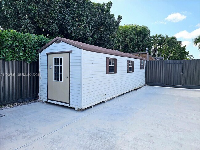 Building Photo - 16138 SW 154th Ct