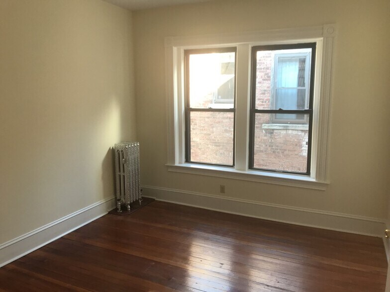 Building Photo - 1489 Beacon St
