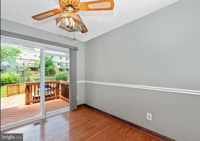 Building Photo - 381 W Thornhill Pl
