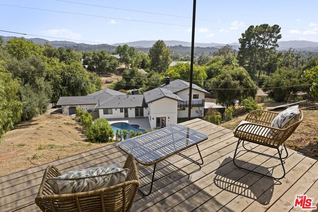 Building Photo - 1131 Rancho Dr