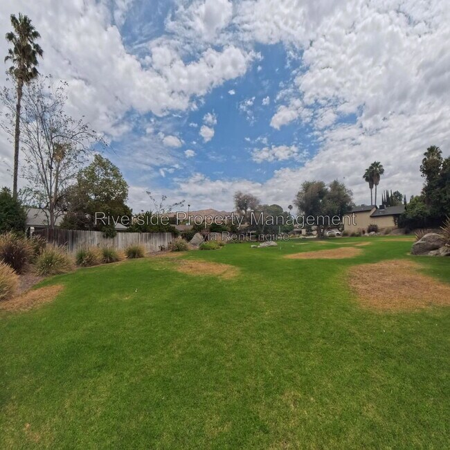 Building Photo - 5025 Pearblossom Dr